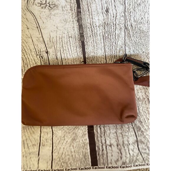 Lululemon curved wristlet in ancient copper - Picture 4 of 11